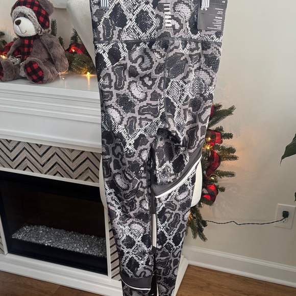 Under Armour Black and White Animal Print Leggings - Picture 7 of 11